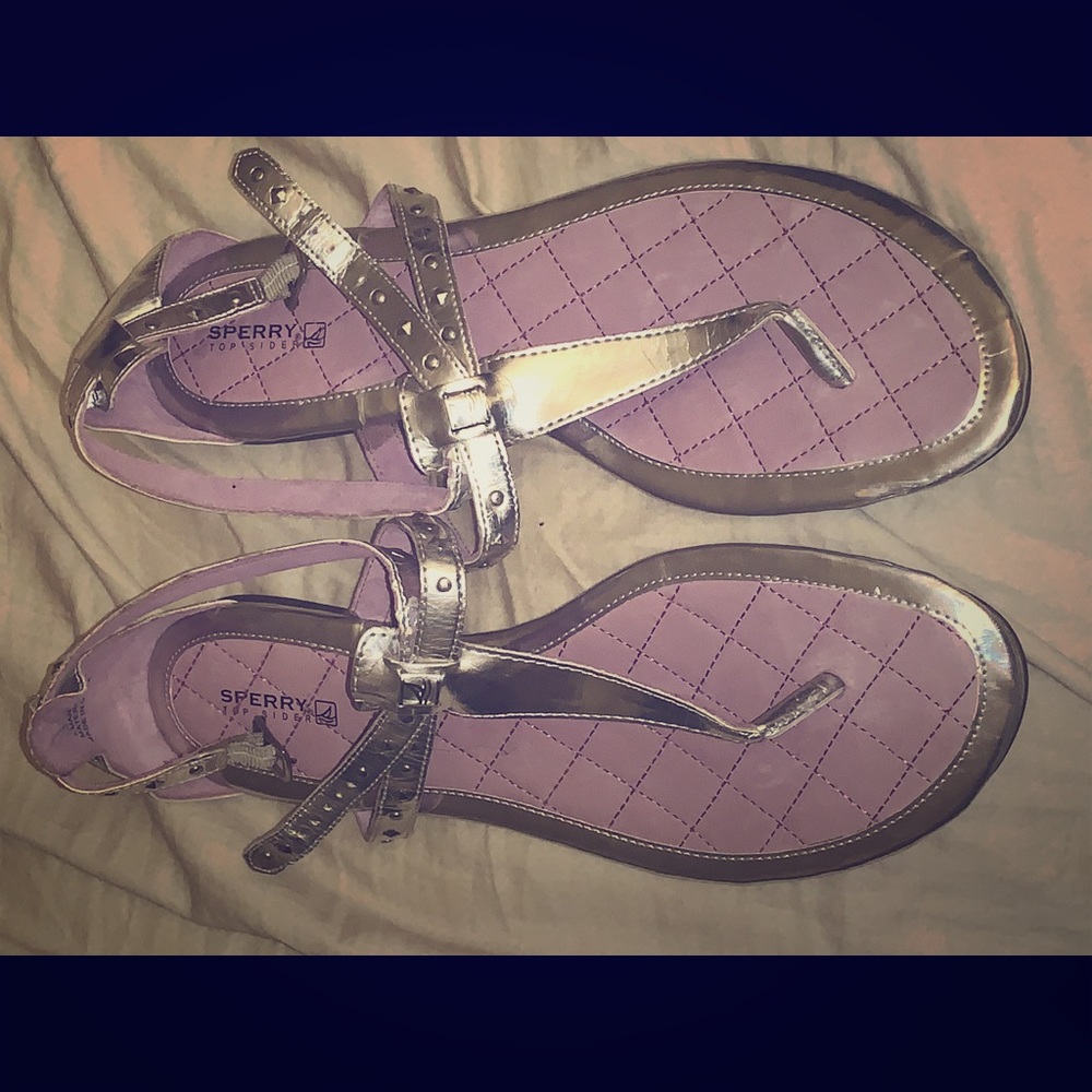 Sperry. Thong sandal
